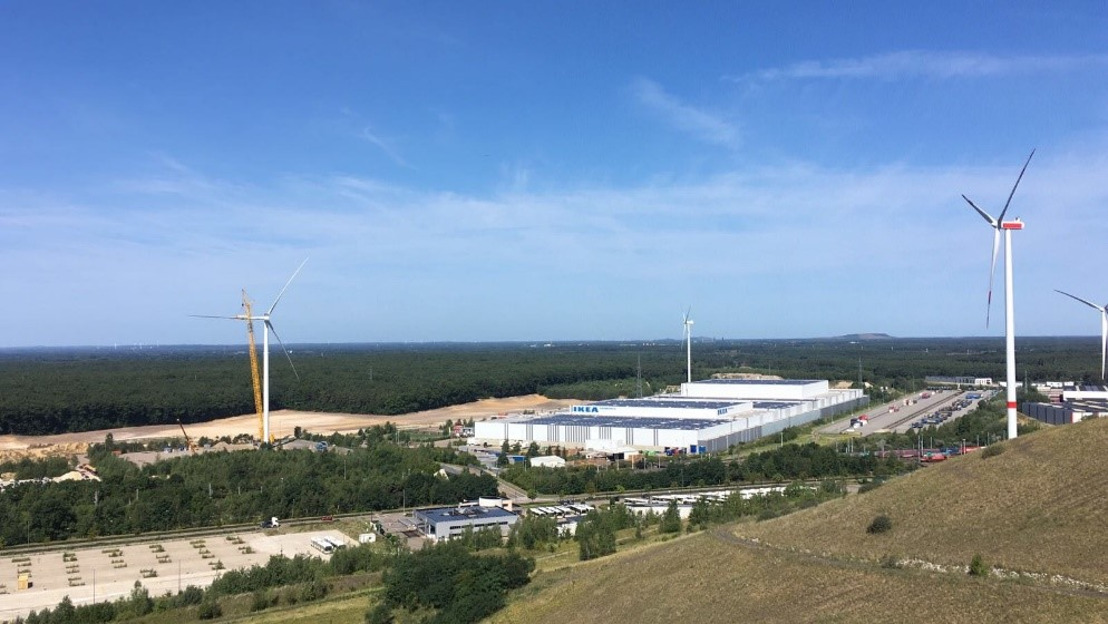 Eerste windturbine IKEA België voorziet distributiecentrum in Winterslag van groene stroom