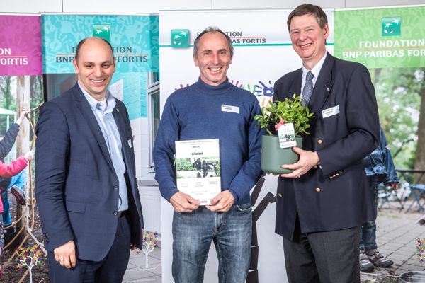 Communiqué de presse (+ photos) : 4 associations du Brabant wallon récompensées par un award de BNP Paribas Fortis Foundation