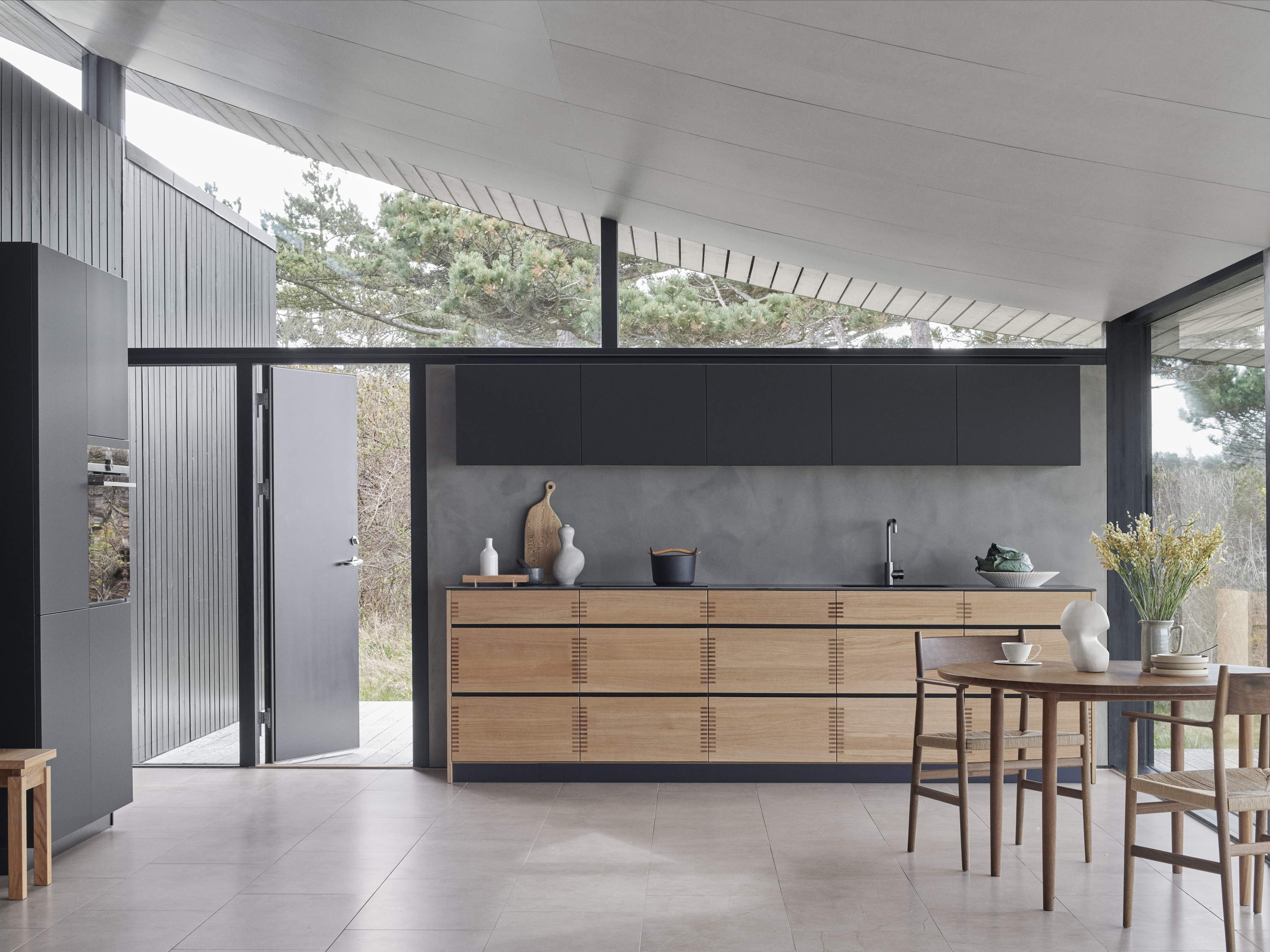 KVIK lanceert OAKWOOD : Deens design en vakmanschap in gecertificeerd massief eikenhout