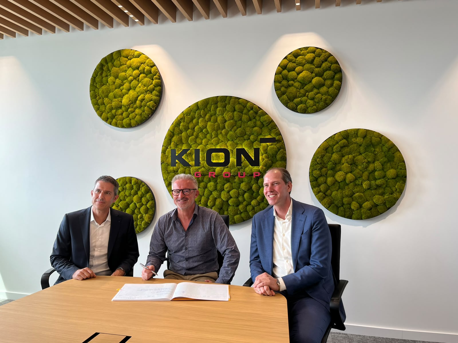 Colruyt Group and KION executives signing the R&D center agreement in Antwerp