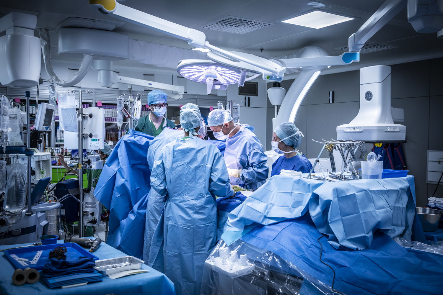 Een operatie in een van de nieuwe operatiezalen van ZNA Middelheim. (Foto: ZNA / Dirk Kerstens)