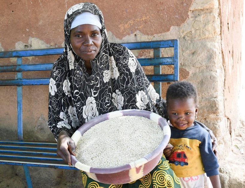 Mrs. Aminata Diawara and her daughter showing samples of their sorghum produce.