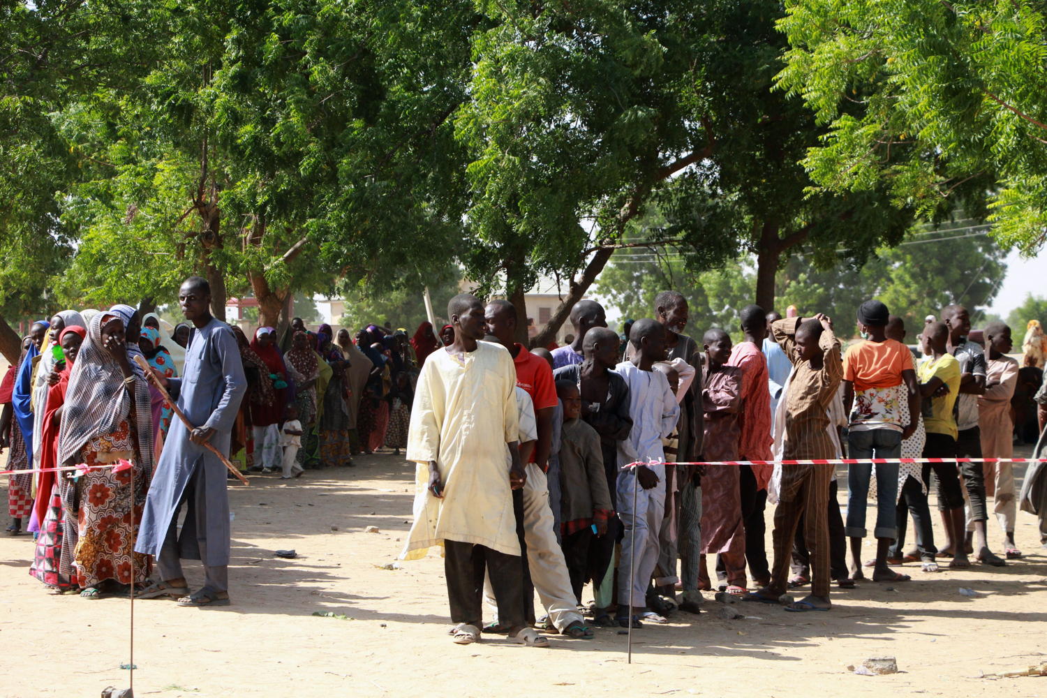 Voedselbedeling in Maiduguri op 14 december. 500 families kregen voedsel voor twee weken (c) Malik Samuel/MSF