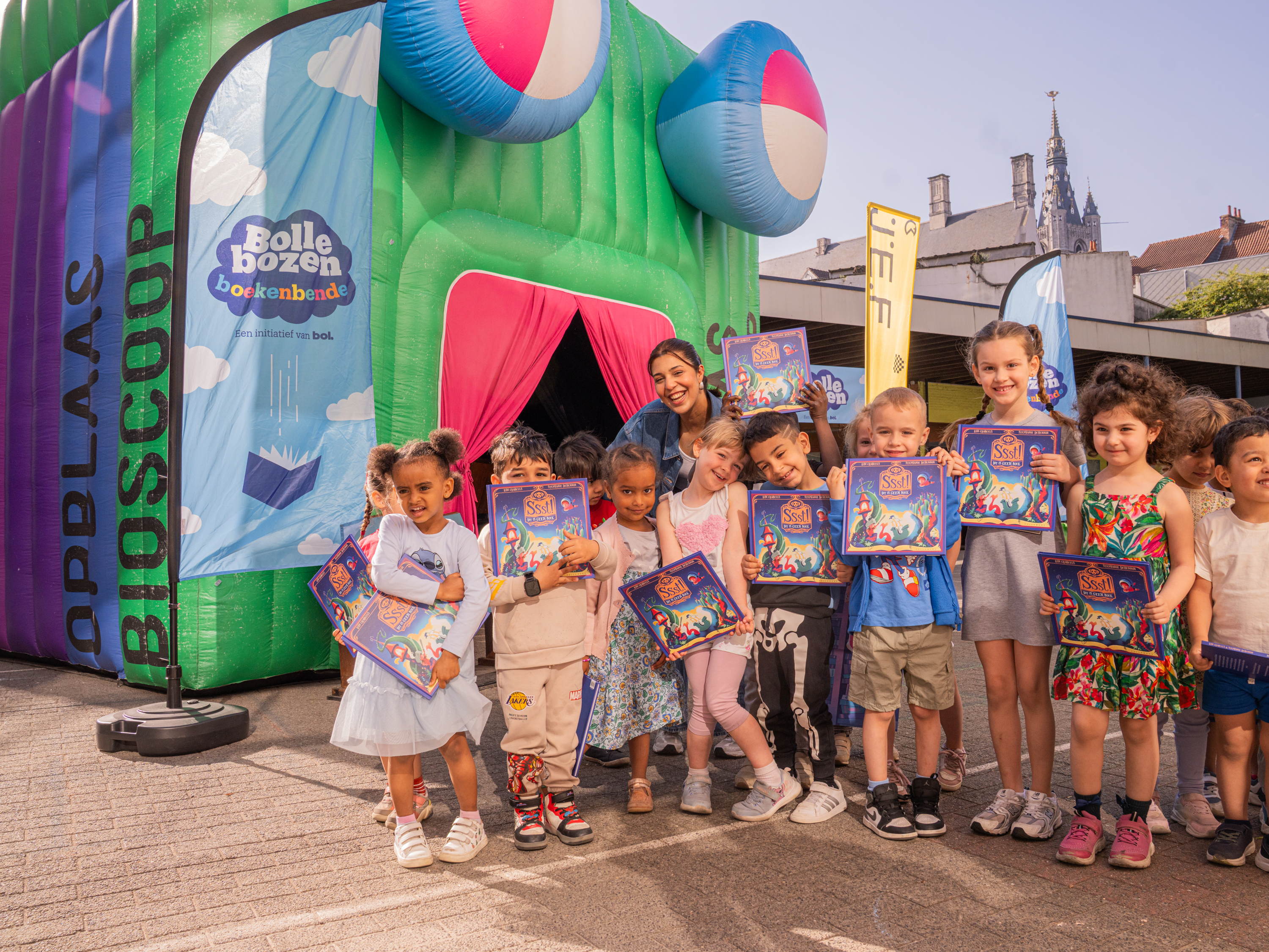 Bol brengt voorleesplezier met Metejoor via opblaasbioscoop naar scholen in heel Vlaanderen en Brussel 