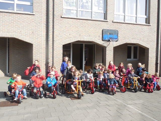 Kleuterklas v/d Vrije Basisschool Heiende uit Lokeren won een pakket fietsjes
