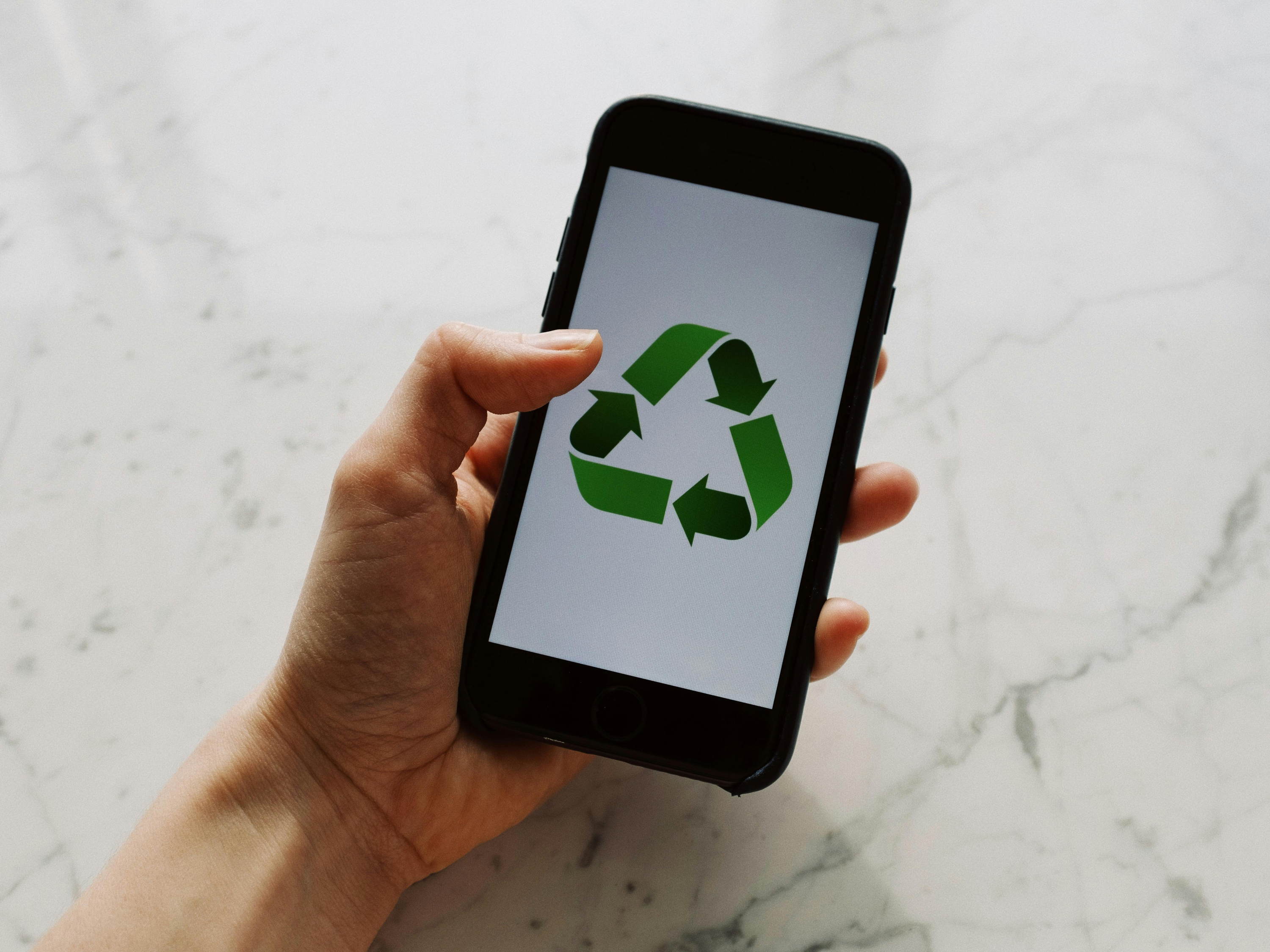 Sustentabilidad silenciosa: las marcas que hacen sin decir (y ganan reputación real) 