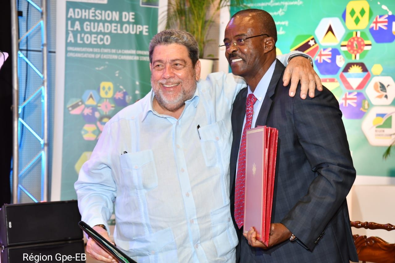Chairman of the OECS and Prime Minister of Saint Vincent and the Grenadines the Hon. Ralph Gonsalves and the President of the Regional Council of Guadeloupe Ary Chalus. From left to right, President of the Regional Council of Guadeloupe Ary Chalus, President of the Collectivity of Martinique Alfred Marie-Jeanne and Chairman of the OECS and Prime Minister of Saint Vincent and the Grenadines the Hon. Ralph Gonsalves. © Région Guadeloupe
