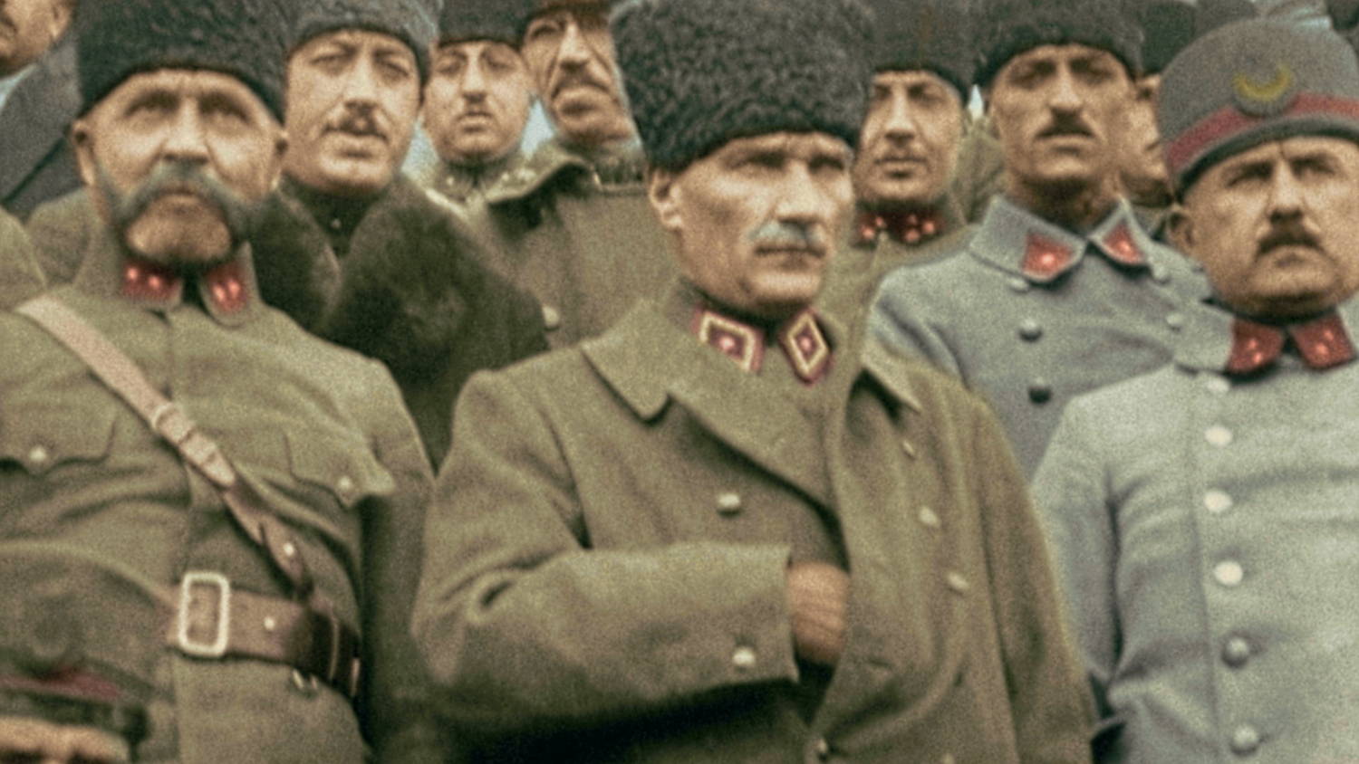 Mustapha Kemal (alias Atatürk) inspecteert zijn troepen - (c) Gaumont Pathé