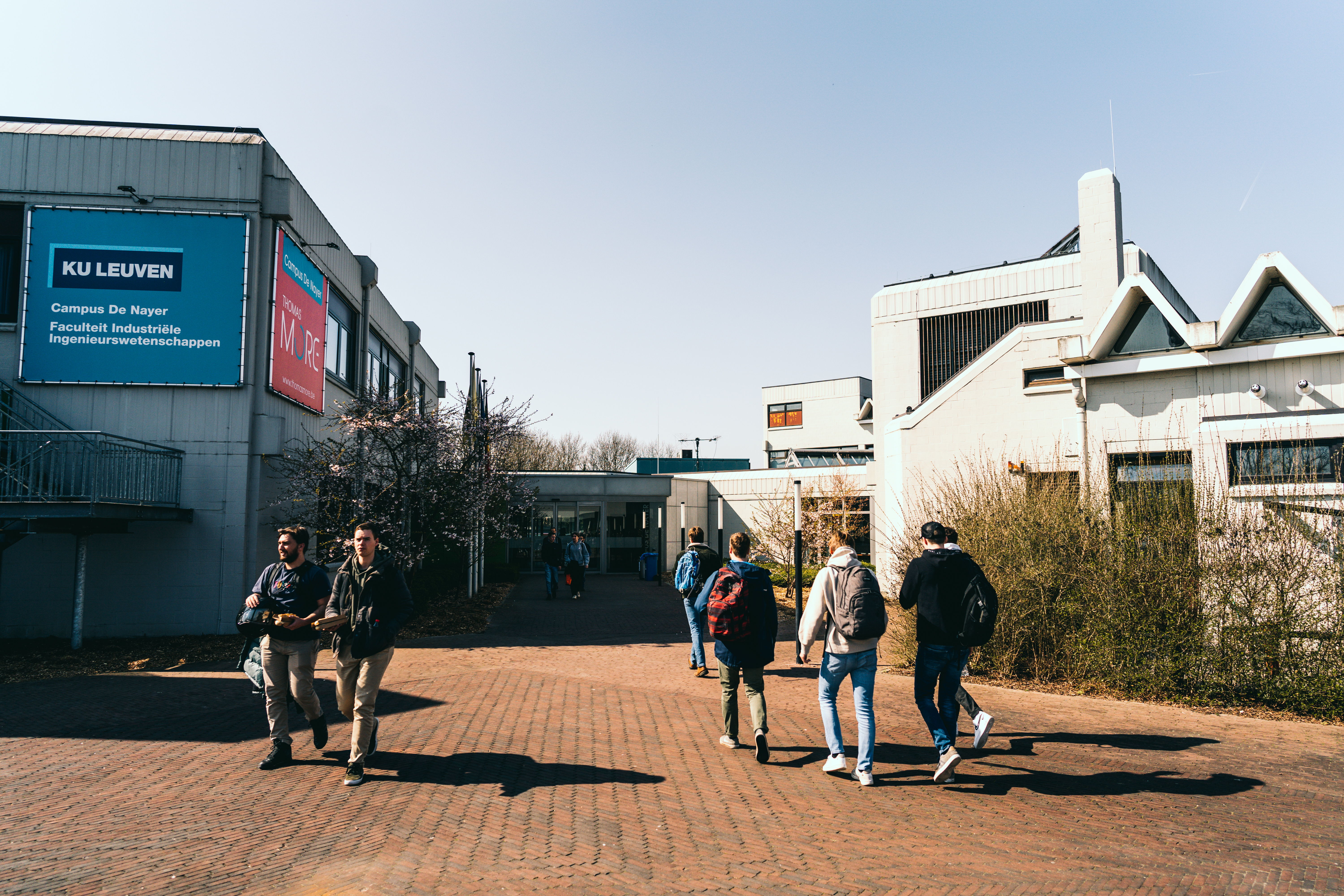 Campus De Nayer is de gemeenschappelijke campus van de Thomas More-hogeschool en KU Leuven.