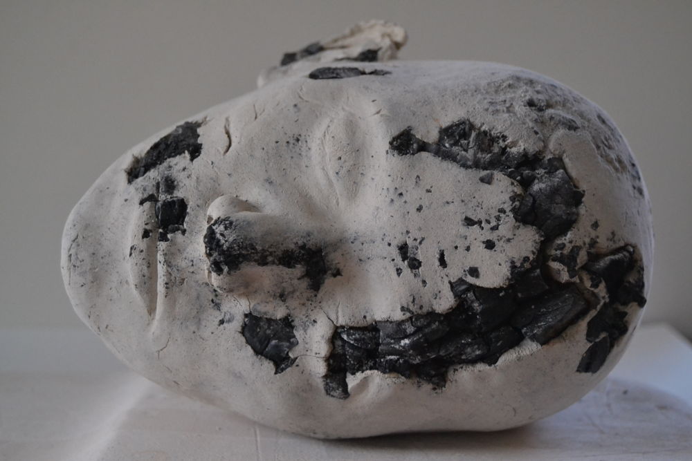 Gabriela Usala Head nr 8 charcoal-clay,