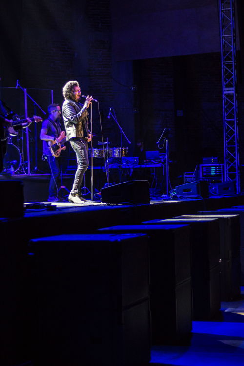 Concierto de Gino Vannelli en el Auditorio Blackberry, sonorizado con un sistema ShowMatch de Bose Profesional