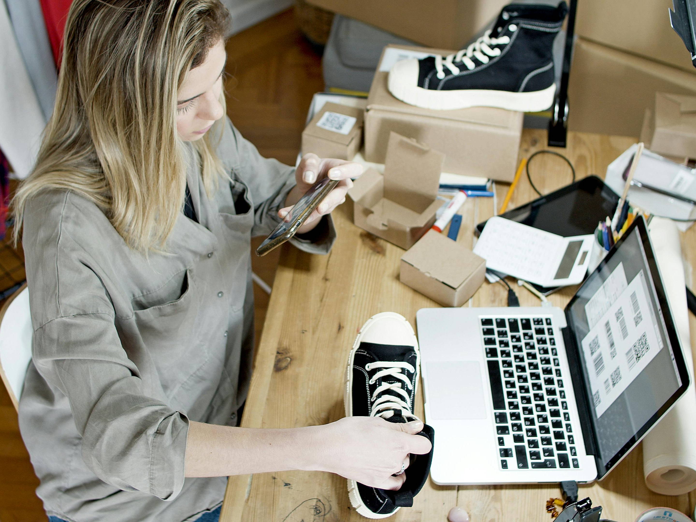 Ellas mueven al e-commerce: datos y estadísticas de consumo y venta online