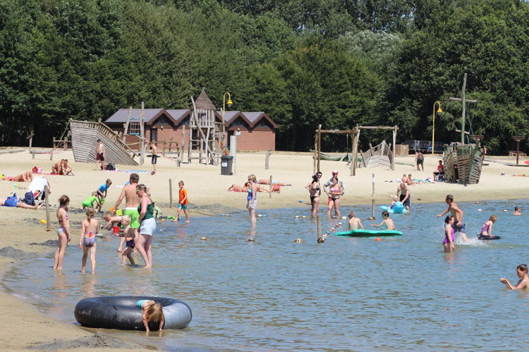 Zwemvijver en strand Nieuwdonk