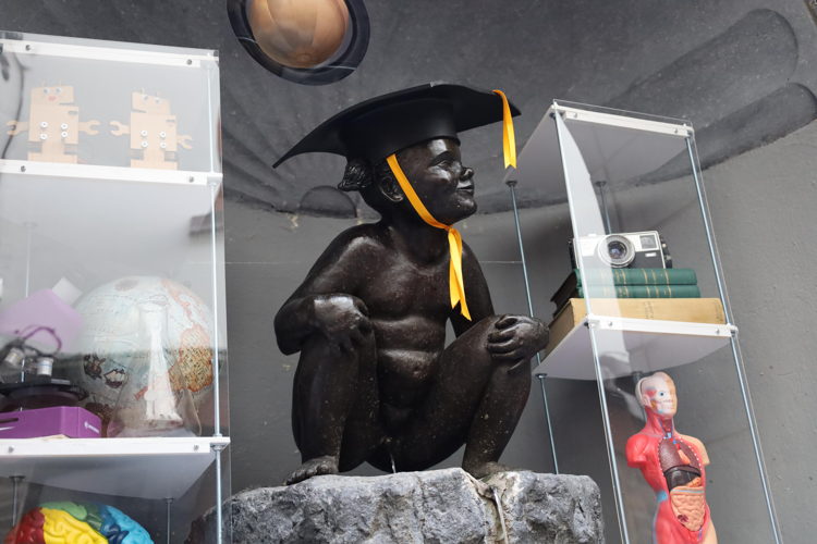 Jeanneke Pis in wetenschapsthema voor Dag van de Wetenschap 2024.