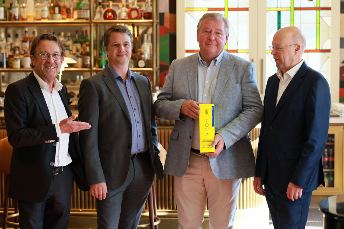Van links naar rechts:  strategisch ontwerper Jean-Louis Baltus, Nederlandse meester-distilleerder Patrick Van Zuidam, oprichter Hubert Coussement en Belgische meester-distilleerder Etienne Bouillon