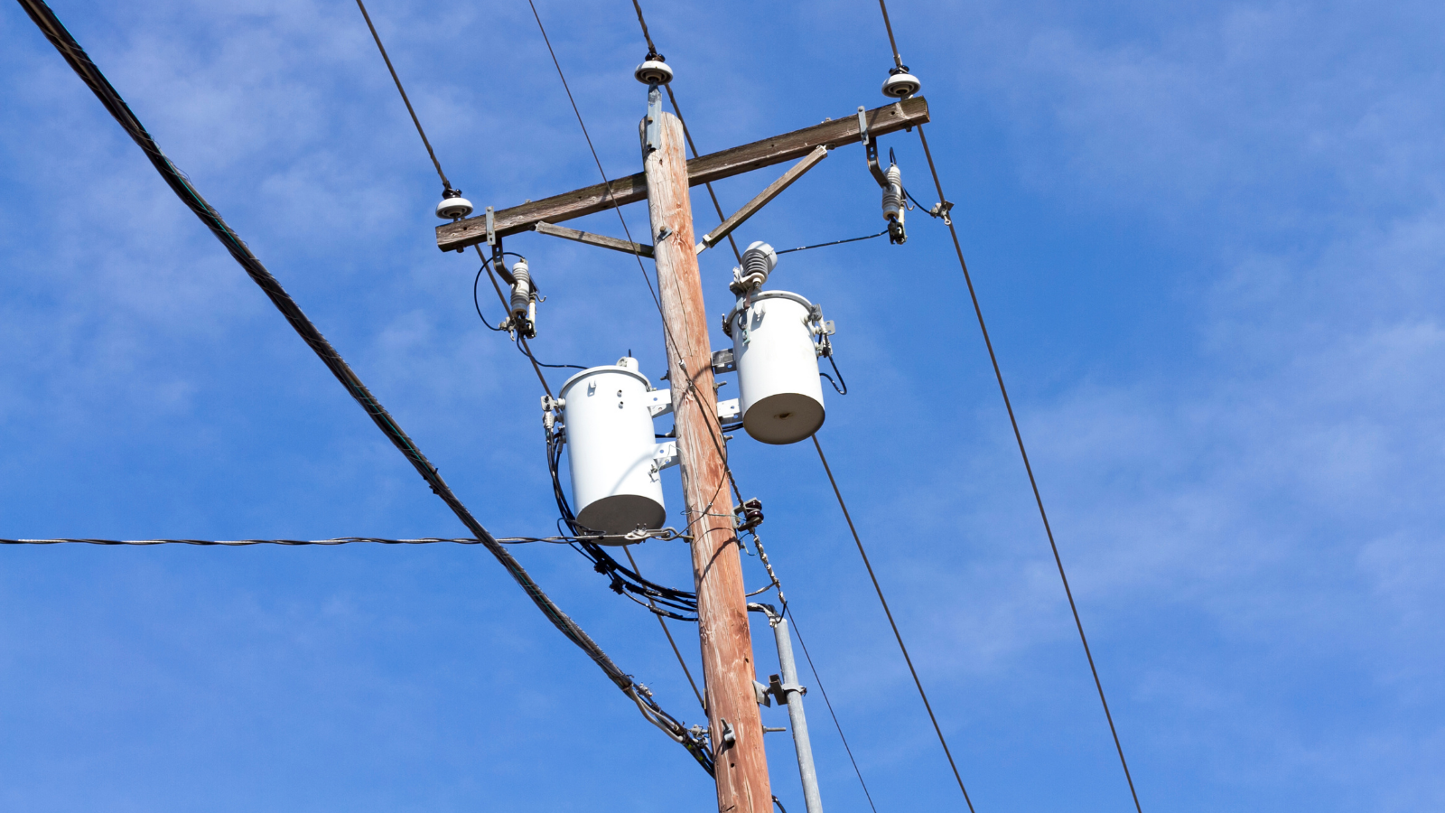 Working safely near overhead electric power lines