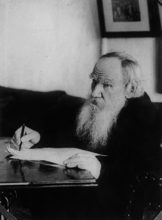 AKG355028 Leo Tolstoy Writing / Photo / 1908 ©akg-images