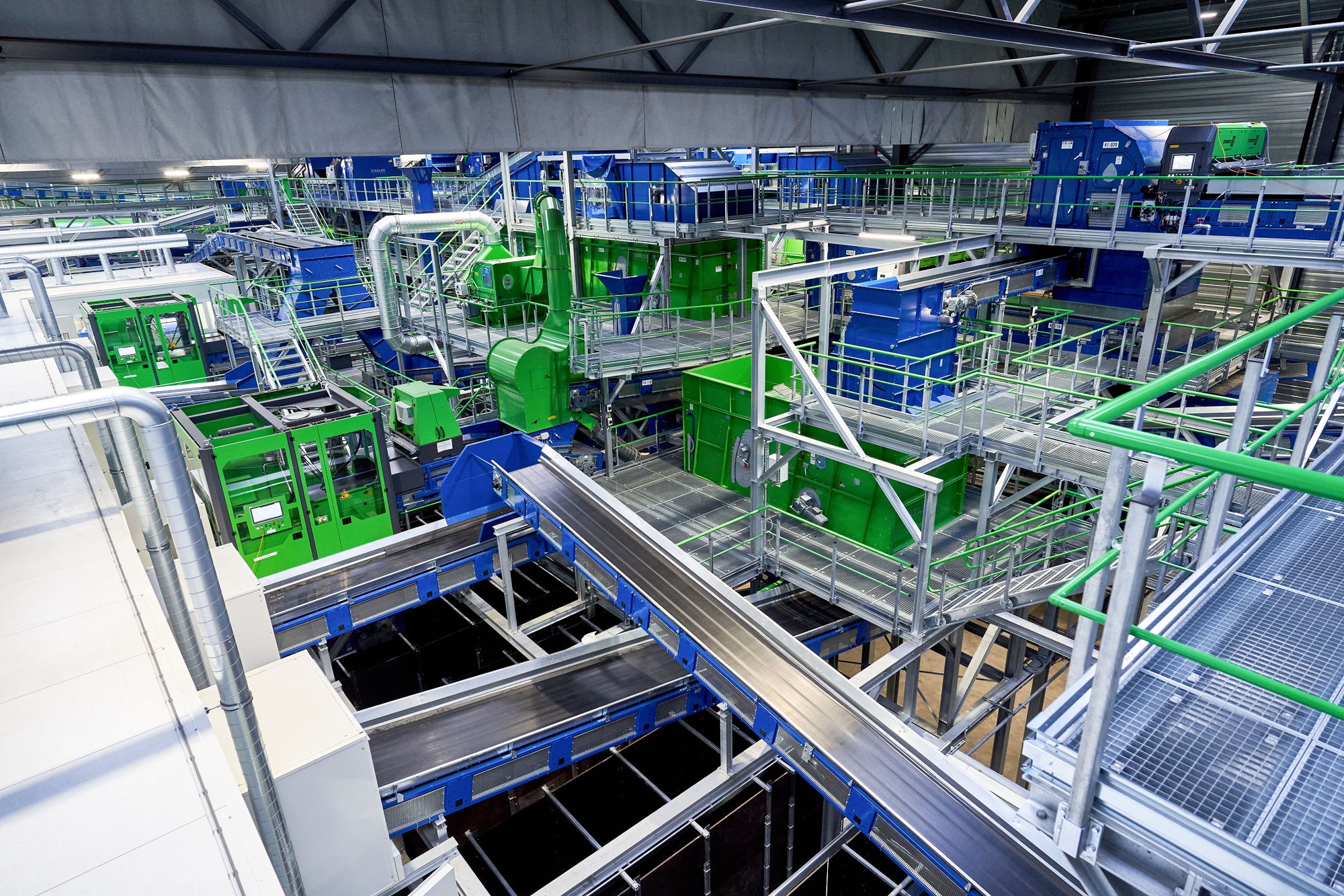The new PreZero LVP sorting plant in Evergem, Belgium, sorts about 80,000 tons per year; central components of the plant are 26 NIR devices. 