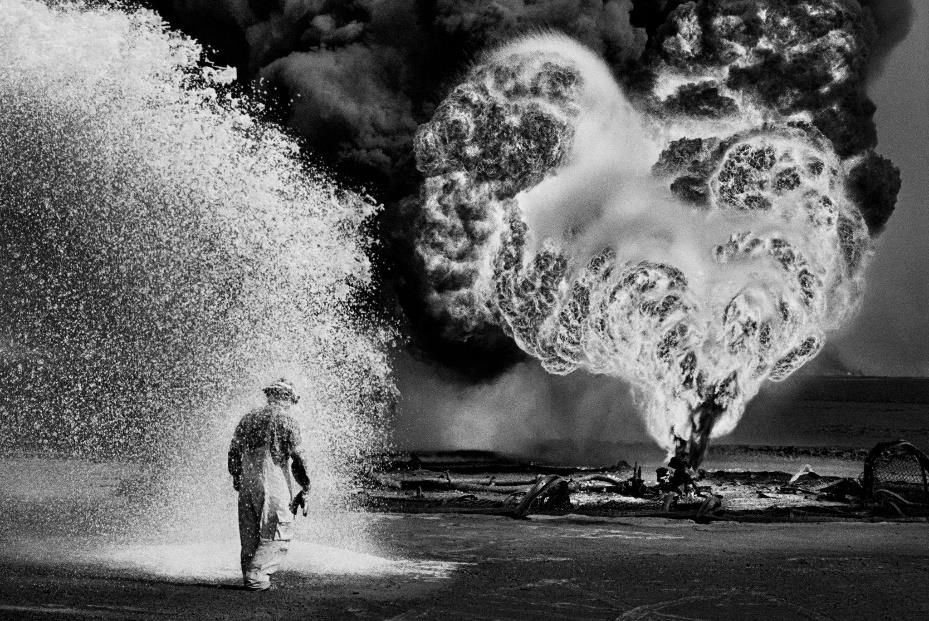 Renato Amoroso. Koweit 1991. © Sebastião Salgado Renato Amoroso. Koweit 1991. © Sebastião Salgado