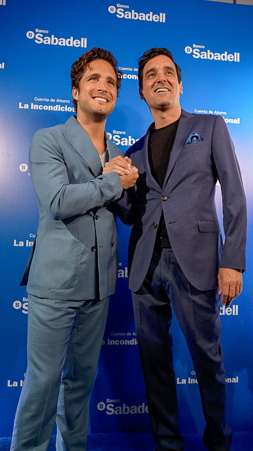 Cortesía: Banco Sabadell. Diego Boneta y Albert Figueras, CEO de Banco Sabadell.