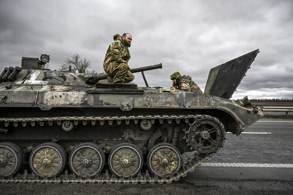 DONETSK OBLAST, UKRAINE - MARCH 12: Ukrainian soldiers continue their preparations on a tank as military mobility continues within the Russian-Ukrainian war 