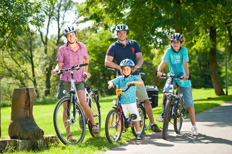 Fietsen met het gezin op het Nahe-fietspad (c) Dominik Ketz