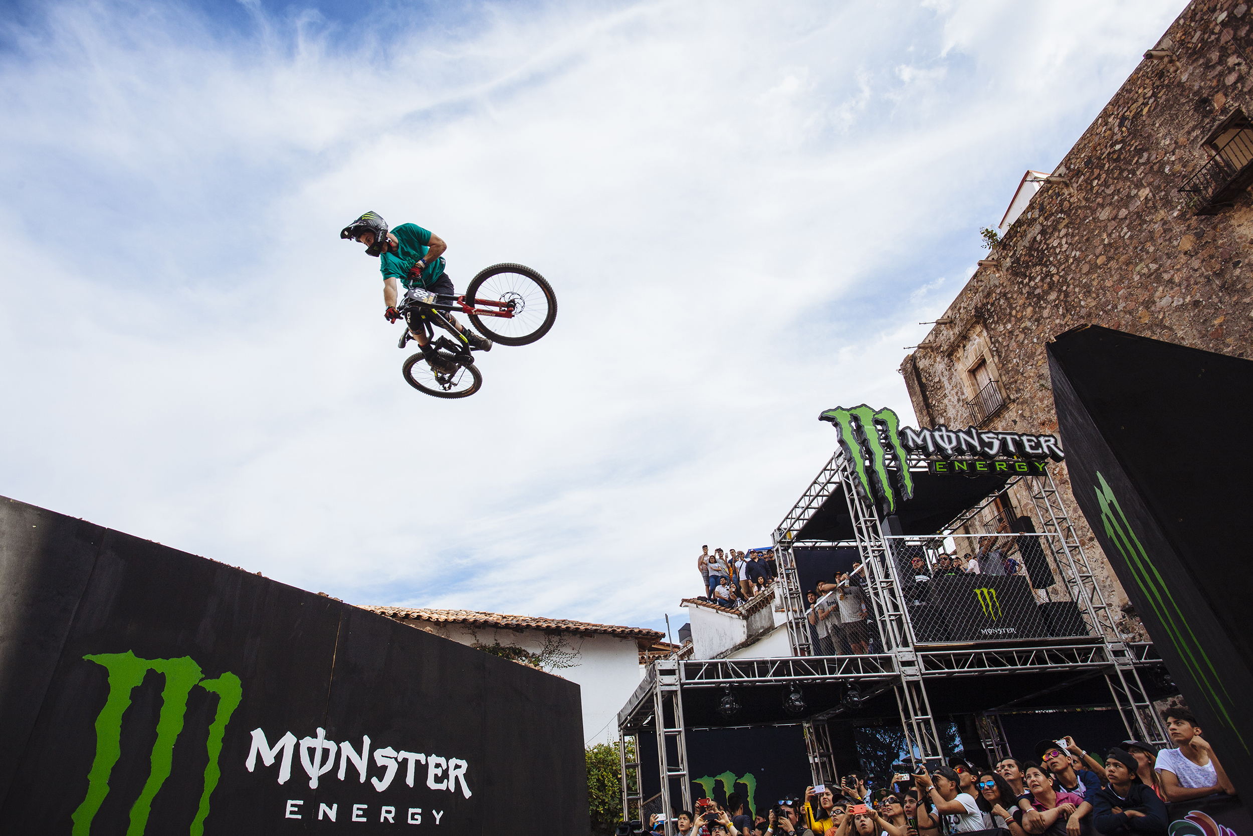 Ken Block presenta Gymkhana TEN: The Ultimate Tire Slaying Tour