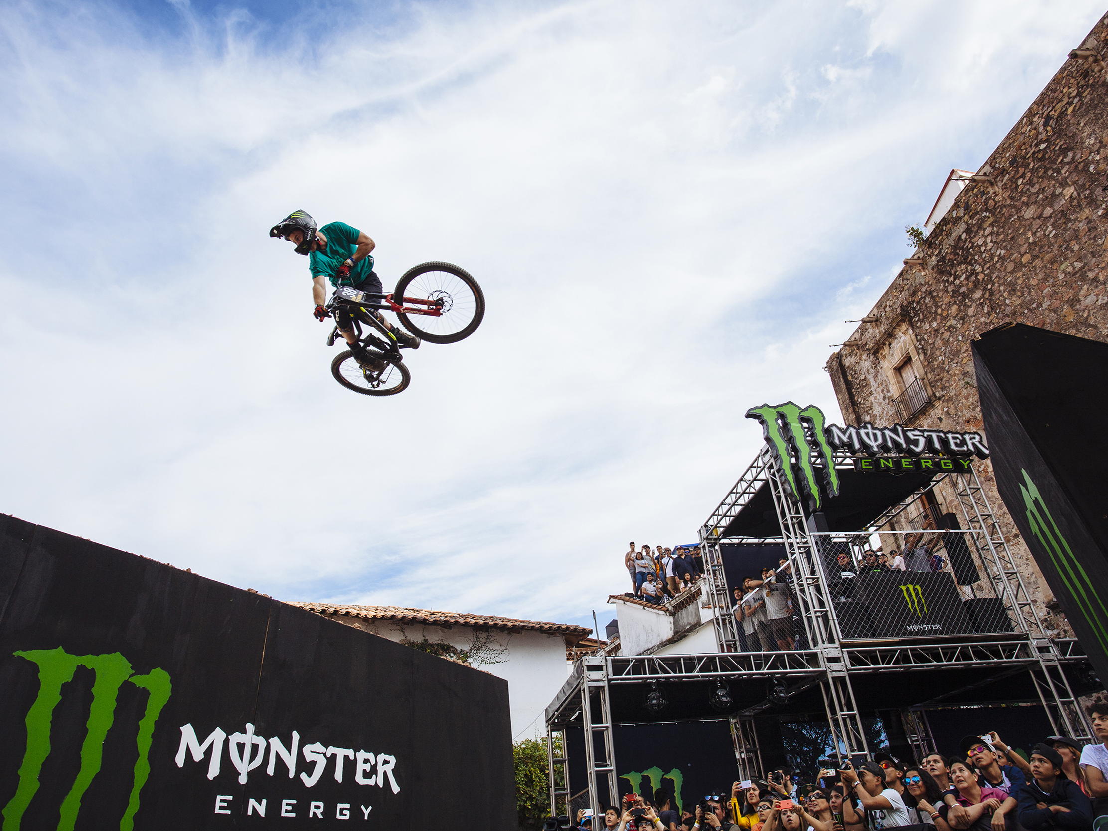 Atletas Monster Energy conquistan el podio de Downhill Taxco 2018