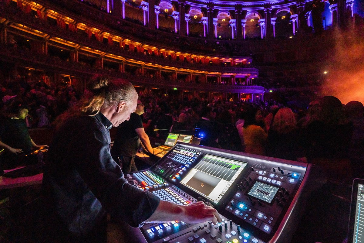 Snow Patrol's FOH Engineer, Matt West (Credit: Bradley Quinn)