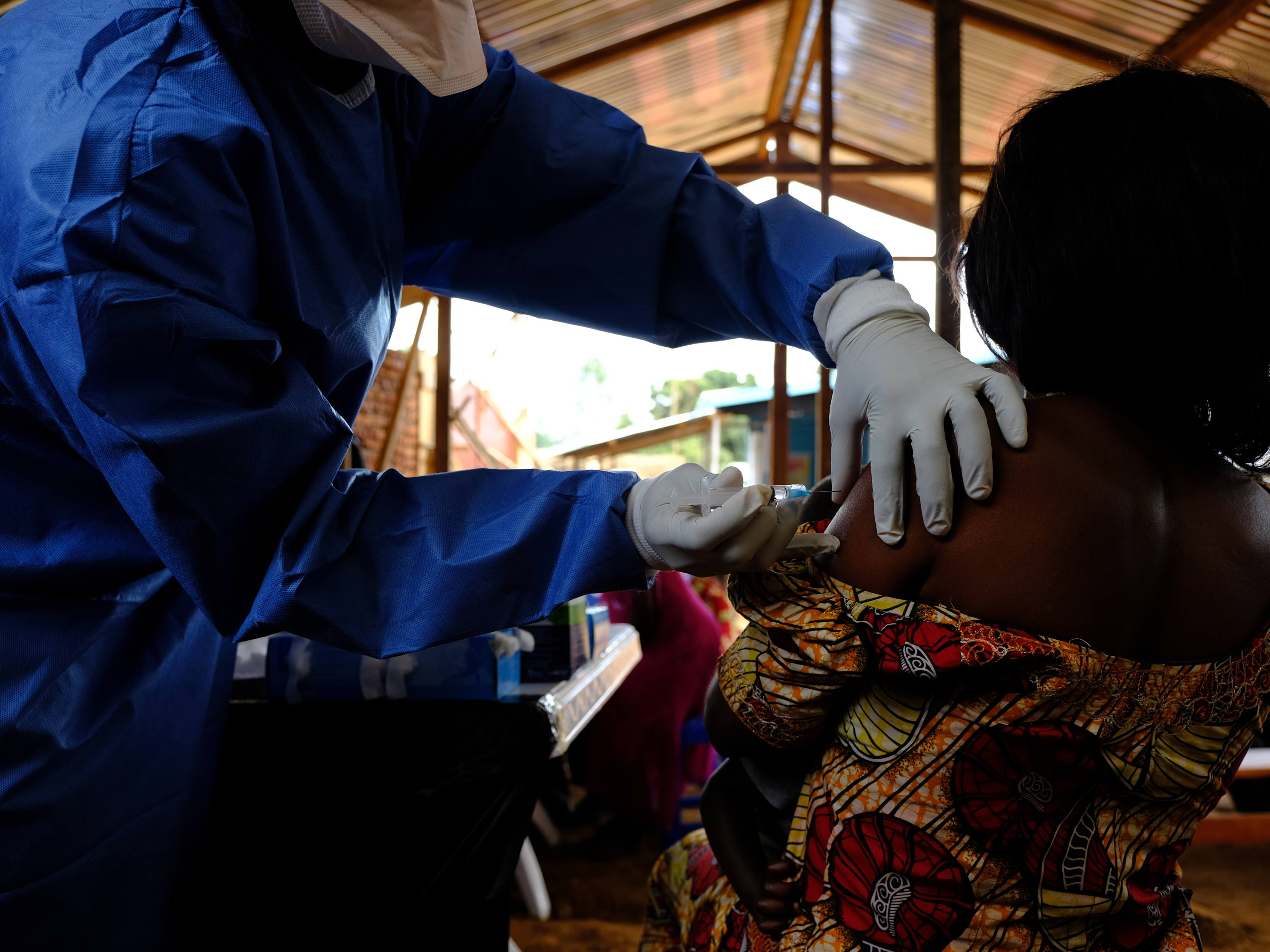 Ébola: diez años después del brote más mortífero, MSF pide una reserva de emergencia de tratamientos 