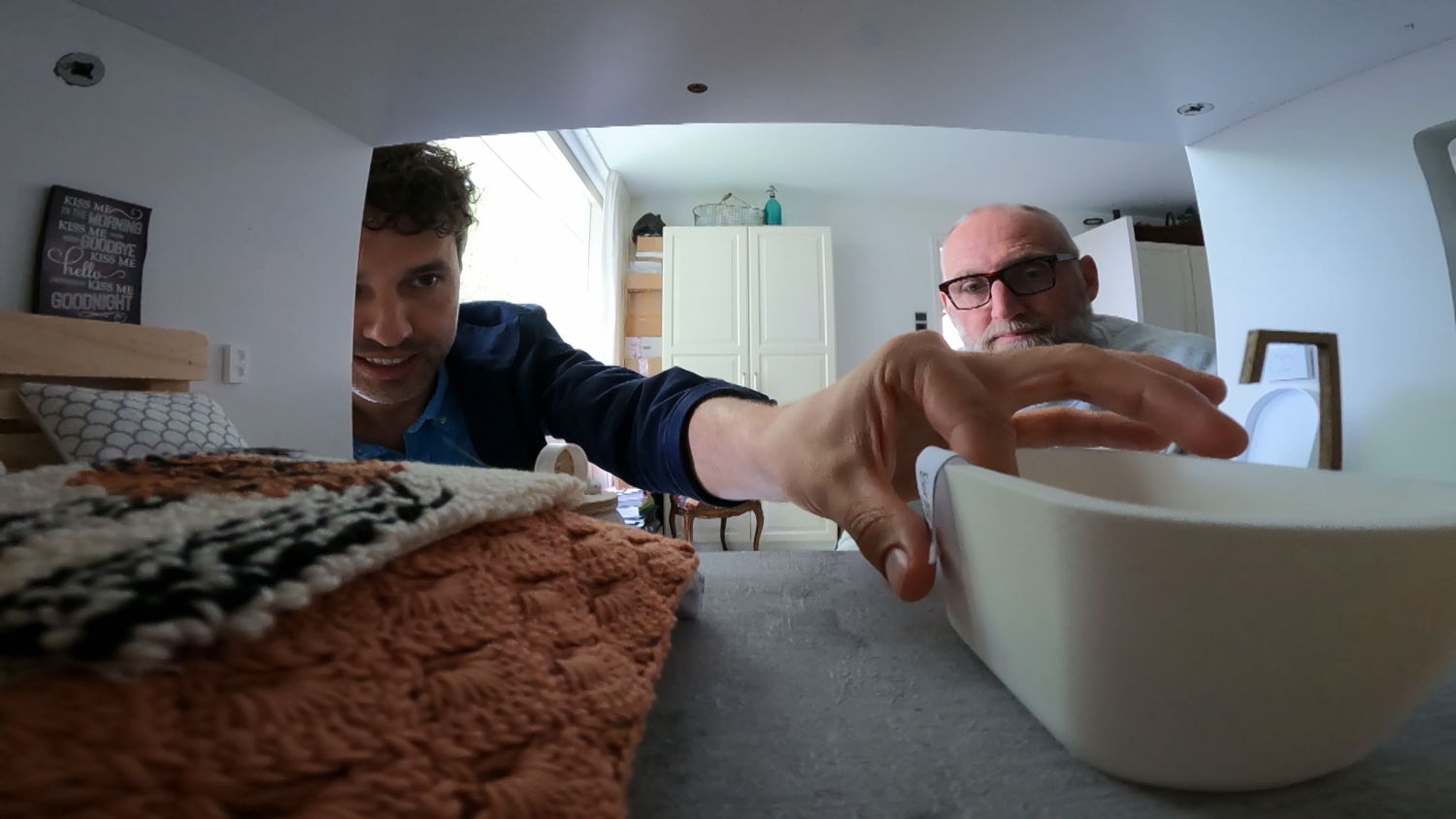 Thomas en Jan maken foot's van hun 'vakantiehuis'