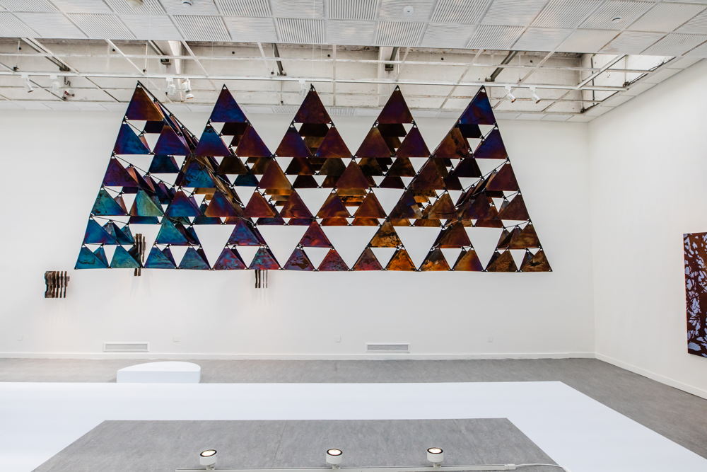 Dimitris Theocharis, A Geometry of Togetherness, 2025. Exhibition Colour. Seeing Beyond Pigment at Z33 House for Contemporary Art, Design & Architecture. Photo © Kobe Vanderzande Dimitris Theocharis, A Geometry of Togetherness, 2025. Exhibition Colour. Seeing Beyond Pigment at Z33 House for Contemporary Art, Design & Architecture. Photo © Kobe Vanderzande