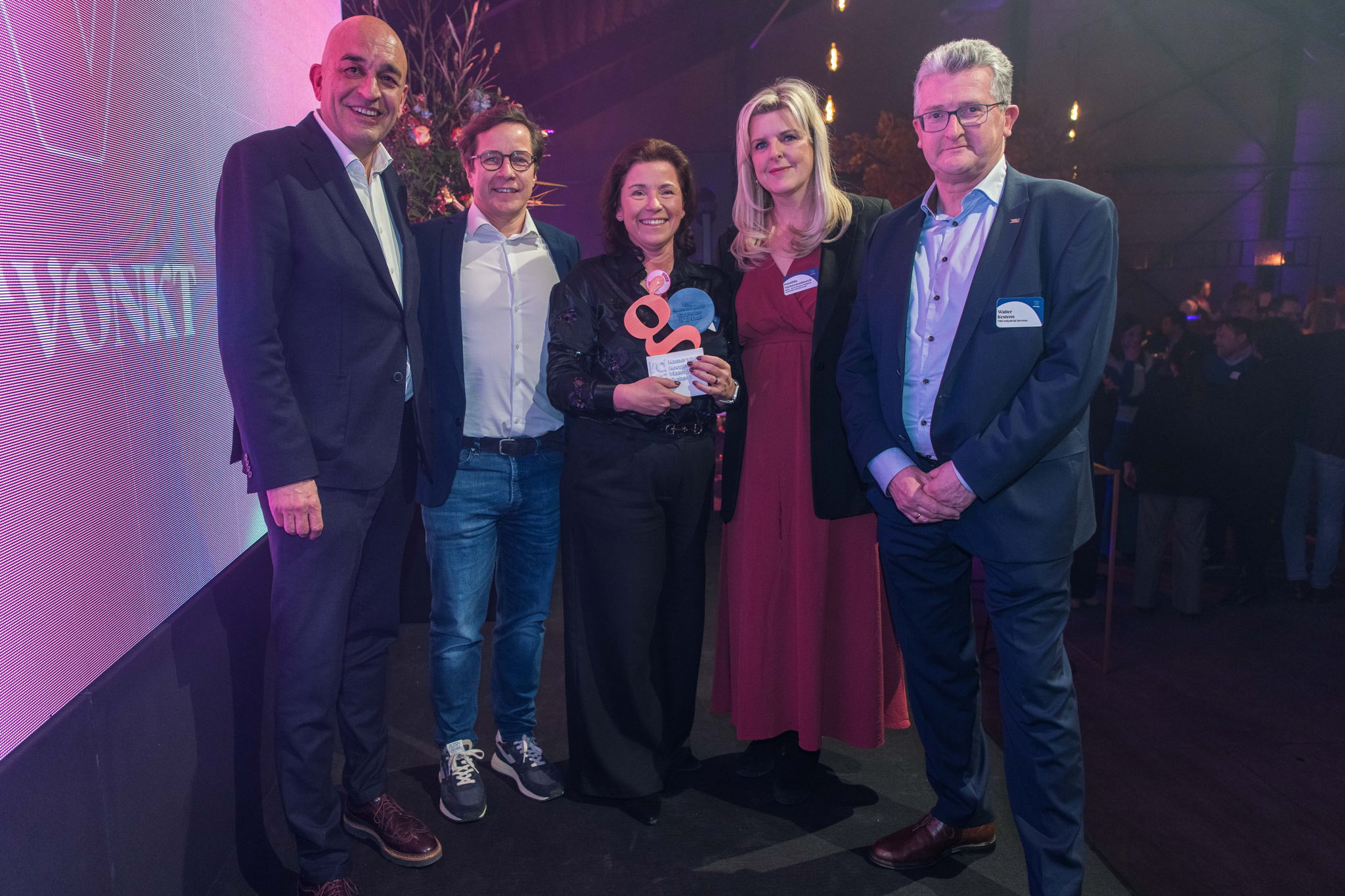 V.l.n.r Kris Claes, gedelegeerd bestuurder Voka-KvK Vlaams-Brabant, Joris Draelants, CTO Harol, Annick Draelants, CEO Harol, Daniëlle Vanwesenbeeck, voorzitter Voka-KvK Vlaams-Brabant, Walter Kestens, regiovoorzitter Voka-KvK Vlaams-Brabant