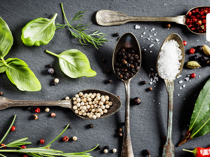 Roompot donates 2,000 kg of products to food banks in Zeeland