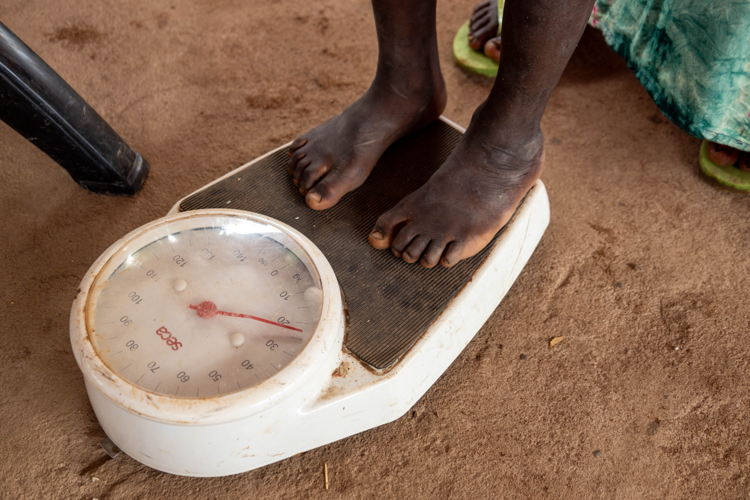 Living with HIV/Aids through Conflict and Displacement - Macomia Children’s weight is part of the paediatric triage in MSF’s Clinic in Nanga, Macomia, Cabo Delgado. The triage is critical to identify symptoms and prioritise patients based on their needs. Photographer: Martim Gray Pereira Living with HIV/Aids through Conflict and Displacement - Macomia Children’s weight is part of the paediatric triage in MSF’s Clinic in Nanga, Macomia, Cabo Delgado. The triage is critical to identify symptoms and prioritise patients based on their needs. Photographer: Martim Gray Pereira