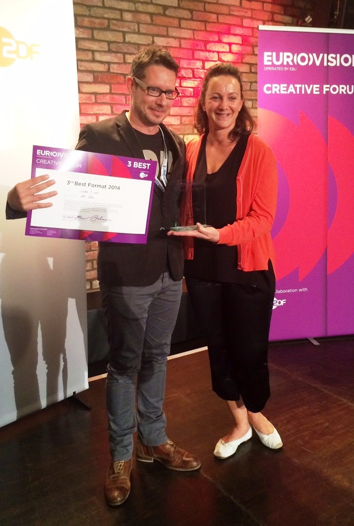 Koen Lievens (Alaska-TV) en Anne Brochot (EBU) op de uitreiking van de Eurovision Creative Forum Awards (c) VRT