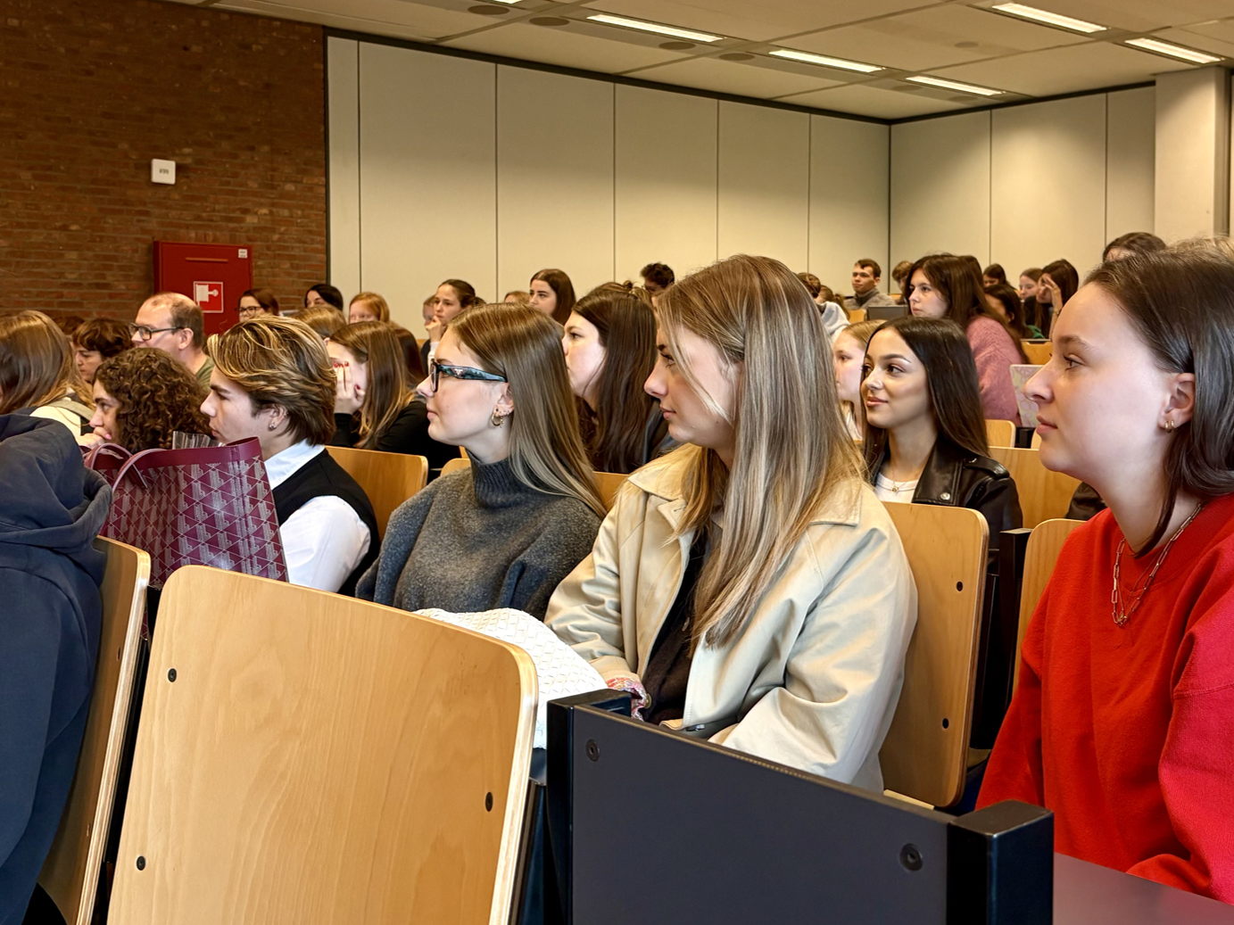 Zevendejaars starten hun hogeschoolavontuur vroeger dan verwacht met eerste les aan Odisee Aalst