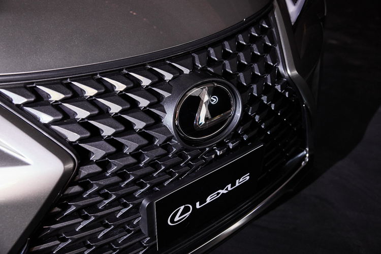 Lexus UXh