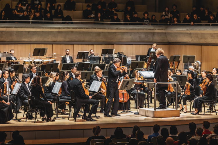 James Ehnes, Stéphane Denève and the TSO (Photo courtesy of Toronto Symphony Orchestra/Jae Yang)