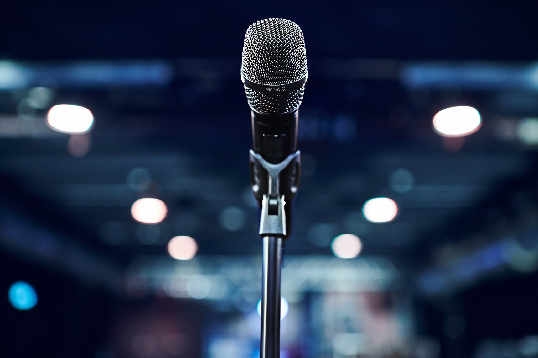 The MM 445 microphone head combined with an SKM 6000 handheld transmitter The MM 445 microphone head combined with an SKM 6000 handheld transmitter