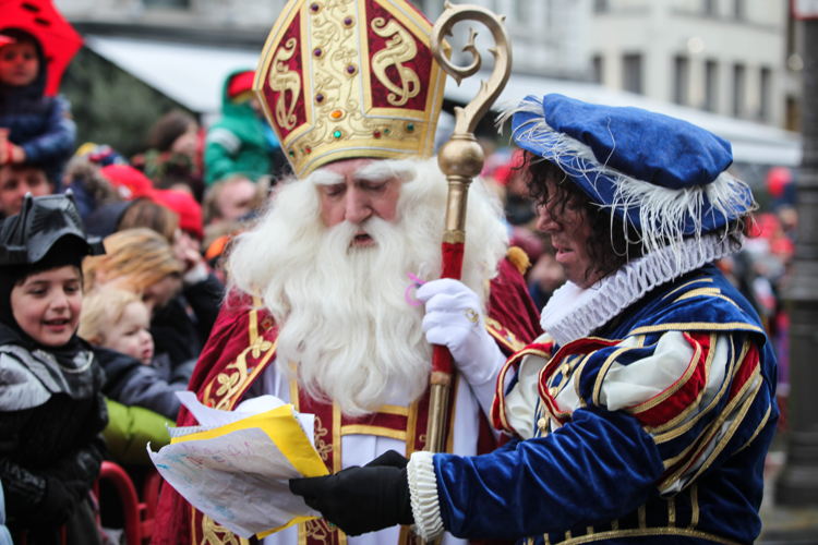 De Intrede van de Sint - (C) VRT - Geert Van Hoeymissen
