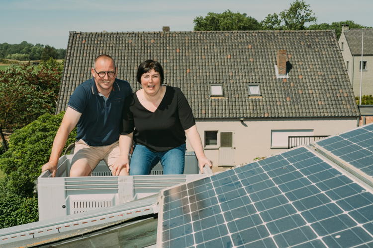 Nele en Stefaan wekken zonne-energie op in Laakdal ©Illias Teirlinck Nele en Stefaan wekken zonne-energie op in Laakdal ©Illias Teirlinck