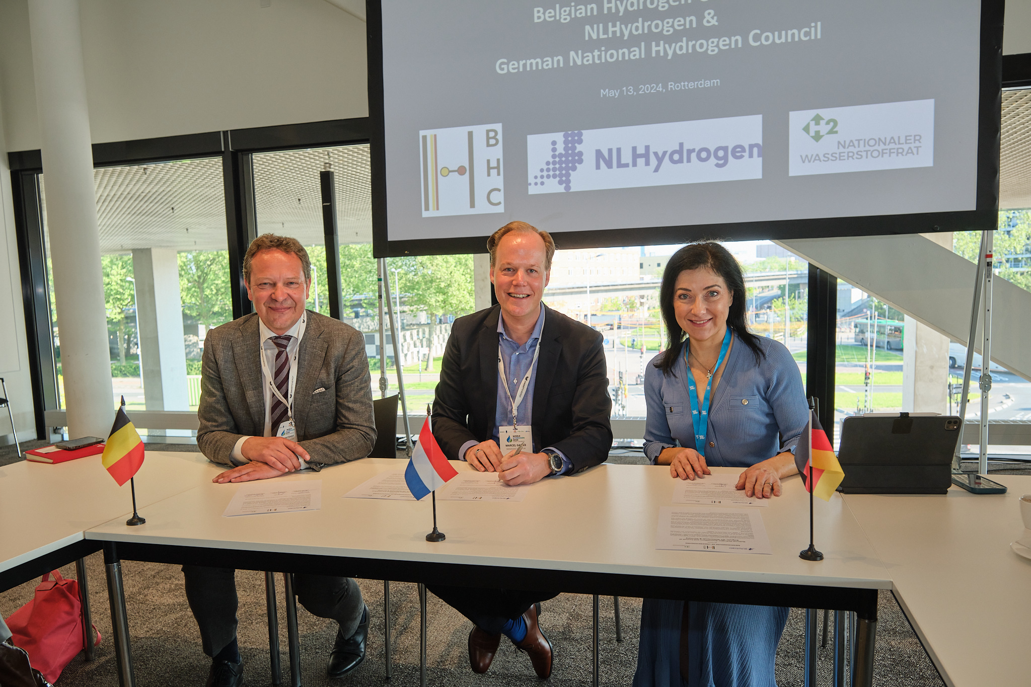 De Belgian Hydrogen Council, NLHydrogen en de Duitse Nationaler Wasserstoffrat ondertekenen een MOU om de waterstofeconomie in Europa te stimuleren. 