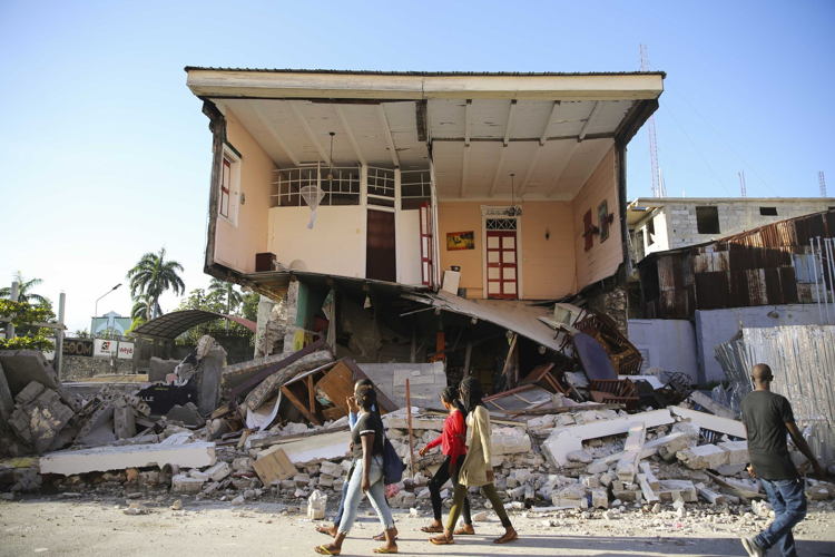 Haiti Earthquake: Photo by Joseph Odelyn / AP