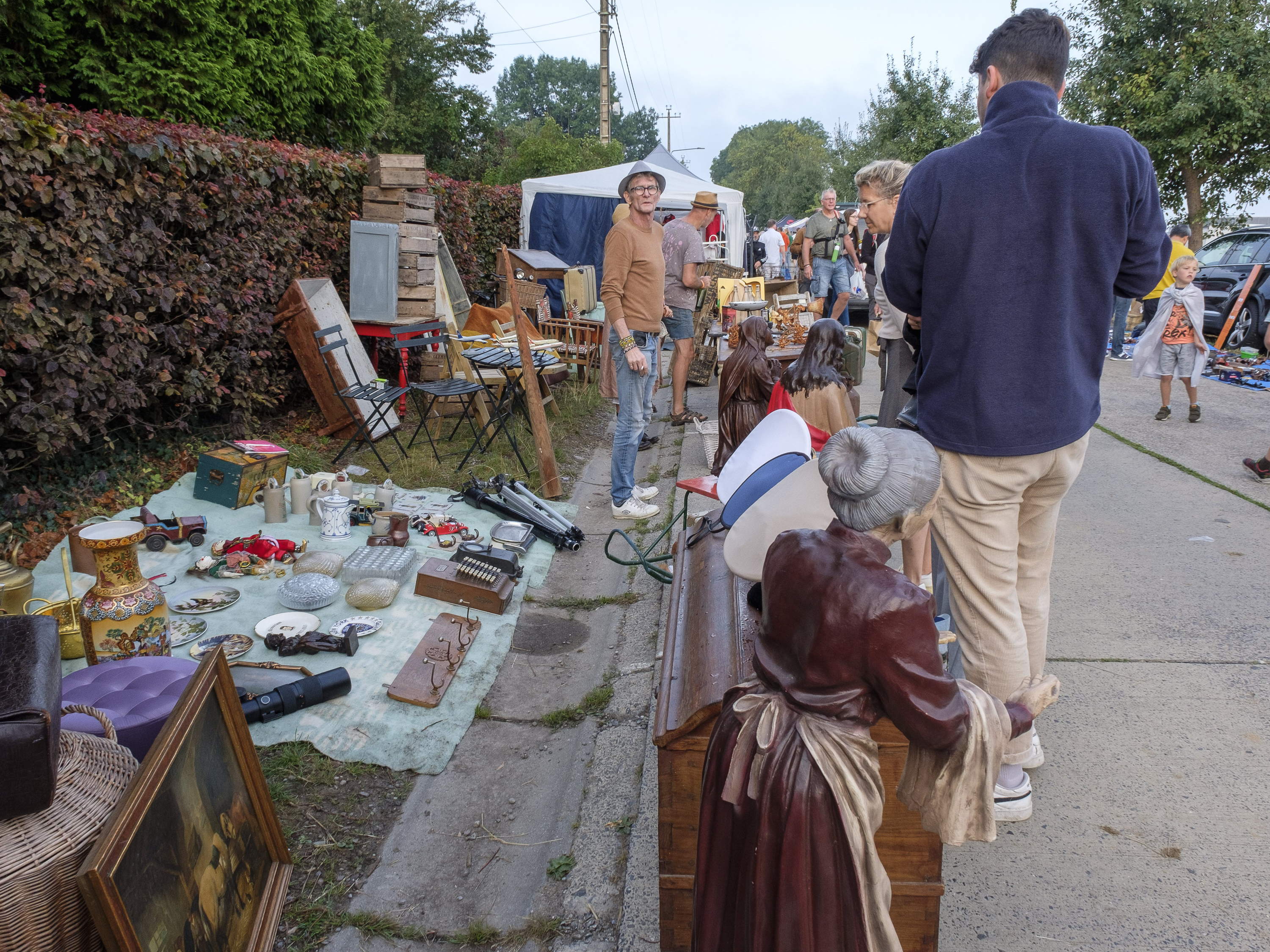 About 200,000 people expected at Belgium's biggest flea market in Temploux