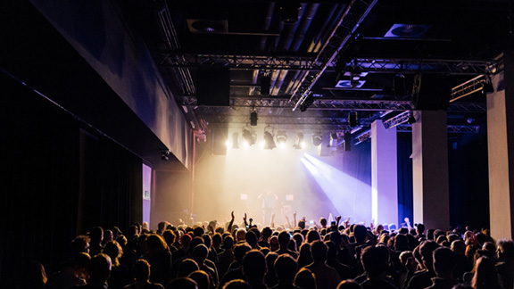 Faire la fête jusqu’au bout de la nuit au Gay Haze & Spek Weekender grâce à la STIB