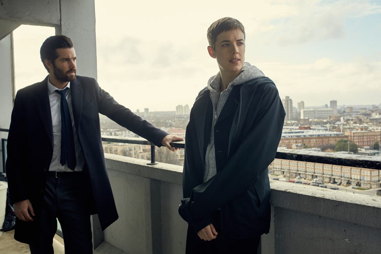 Robert Hicks (Jim Sturgess) en DI Elaine Renko (Agyness Deyn) - (c) BBC