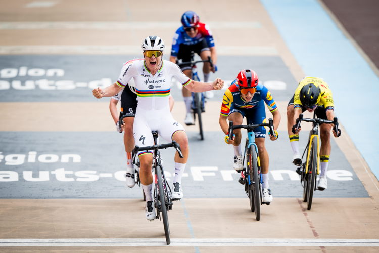 Lotte Kopecky wint Parijs-Roubaix (c) Belga