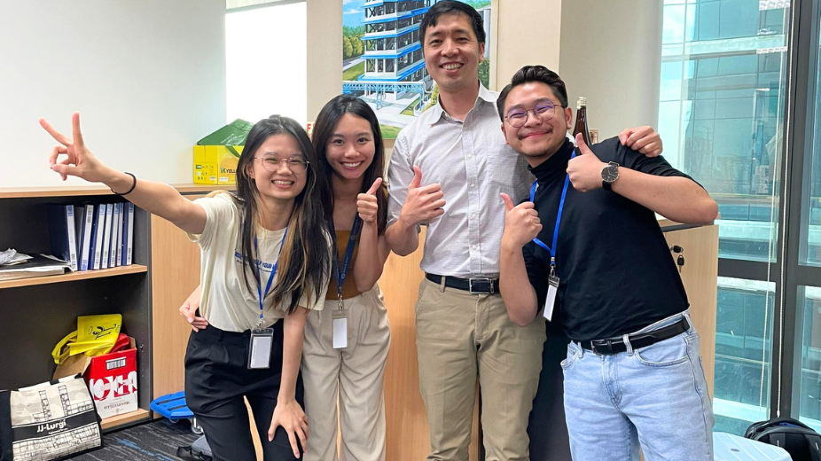 From the right to left: Adrian Ngo, intern, King Juan Siew, General Manager - ROW Sales & Quotations, JJ-Lurgi, two other interns at JJ-Lurgi From the right to left: Adrian Ngo, intern, King Juan Siew, General Manager - ROW Sales & Quotations, JJ-Lurgi, two other interns at JJ-Lurgi