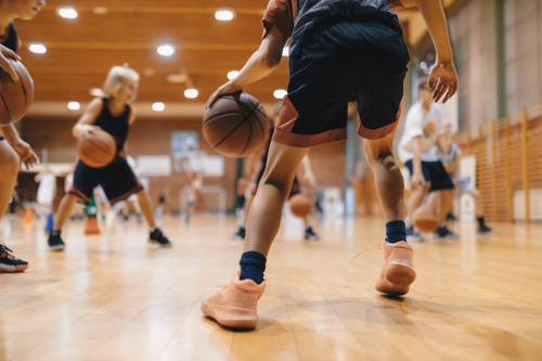VUB onderzoekers kaarten infrastructuurnood bij basketbal- en volleybalclubs aan